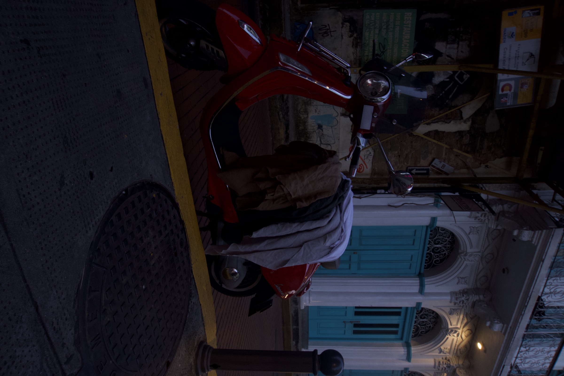 casalino linen on a vespa in Casco Viejo, Panamá